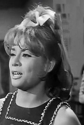 Huda Farid as منى