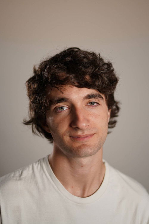 Valentín Gravina as Boy