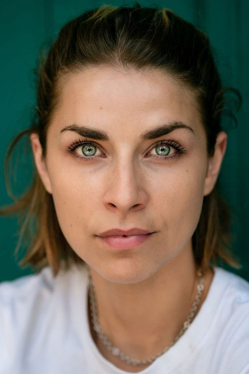 Jaela Probst as Gloria Engelhard