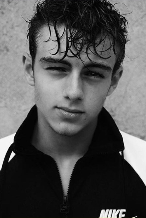 Elliott Hanna as Billy Elliot