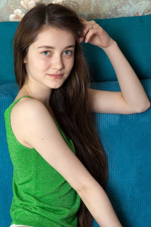 Anna Vlasova as Sexy Bodyguard 2