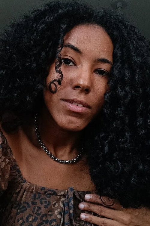 Jennifer Joingley as Moça da Pousada