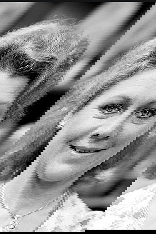 Bruni Heinke as Vera Minderman, zijn aanstaande ex