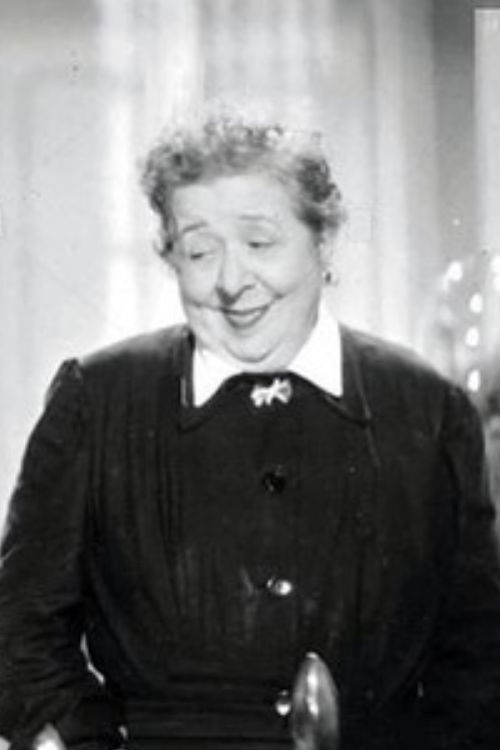 Mercedes Durán as María