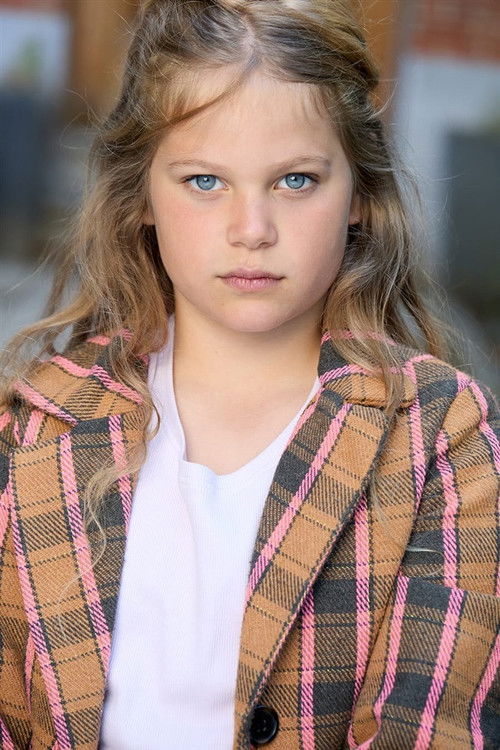 Giulia Lambert as Blondine