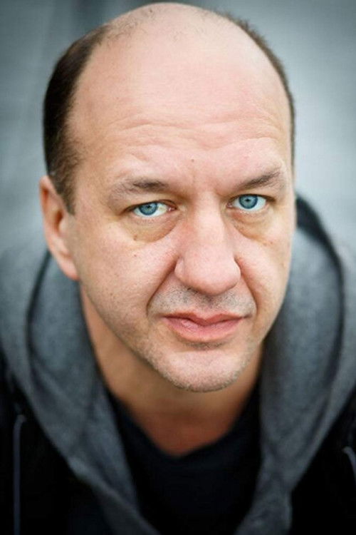 Alex Tondowski as Private Eye