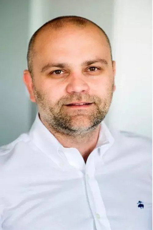 Paweł Prokopczuk as Orthopaedist