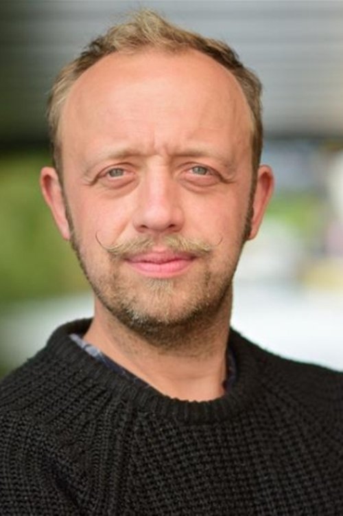 Michael Lambourne as Messenger