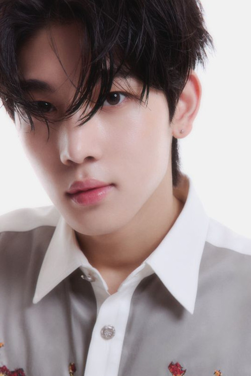 Park Junhwan as Contestant