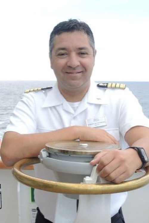 Robert Fronenbroek as Kapitän Robert Fronenbroek