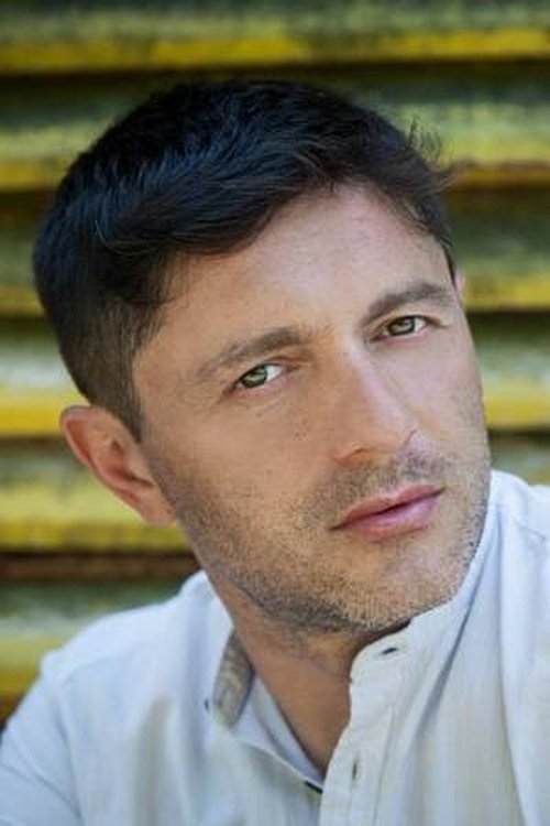 Carmine Paternoster as Roberto