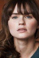 Martina De Santis as Isa