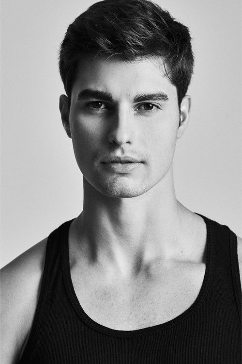 Hugo Affonso as Henrique