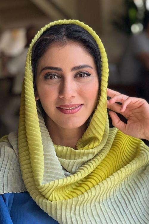Mona Farjad as Raha Farzaneh