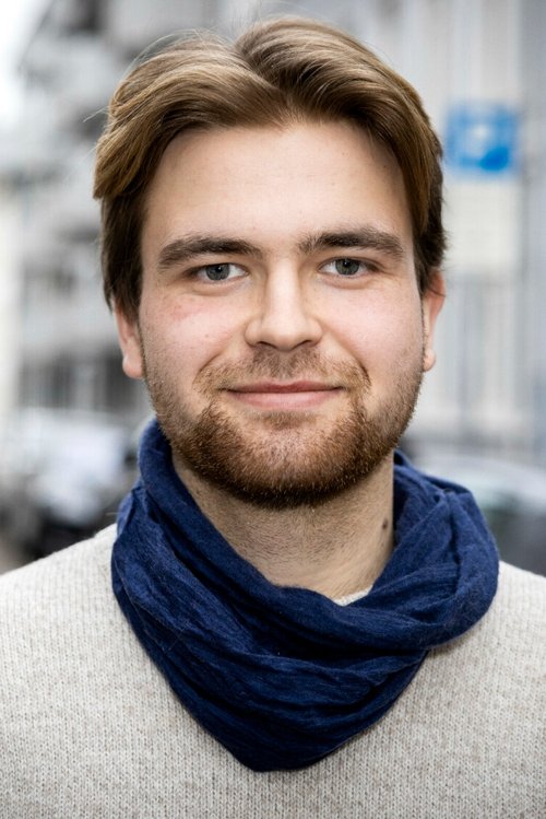 Kasper Antonsen as Erik