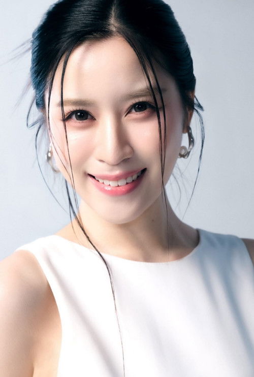 Onnalin Lilaburanathanakun as May