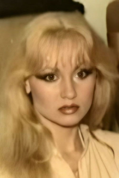 Liuda Česnulevičiūtė as солистка трио "Экспрессия"