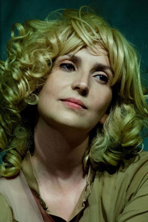 Clara de Cápua as Shopping Mall Security