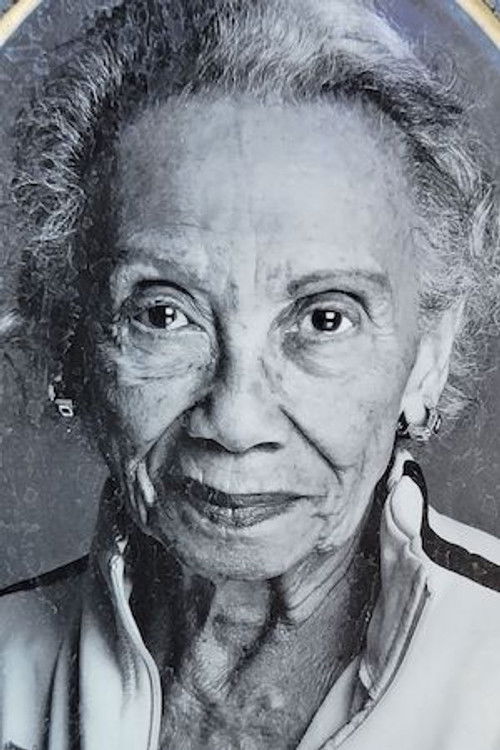 Montrose Hagins as Mrs. McCallister