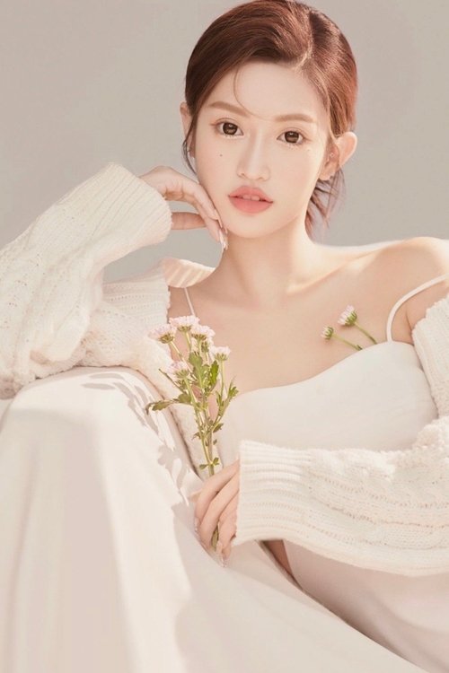 Xu Ruotong as Dancing Beauty