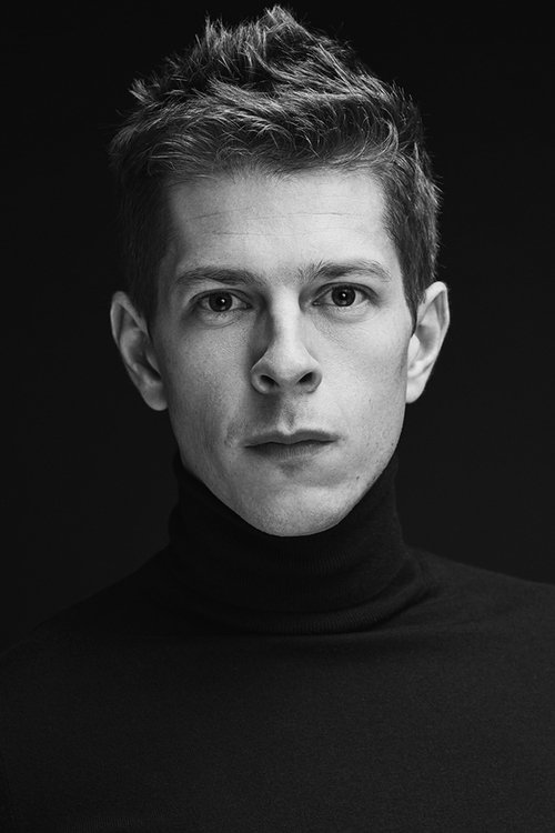 Dimitri Álvarez as Gasolinero