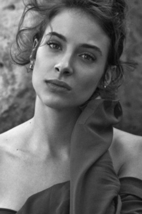 Annaluisa Capasa as Anna