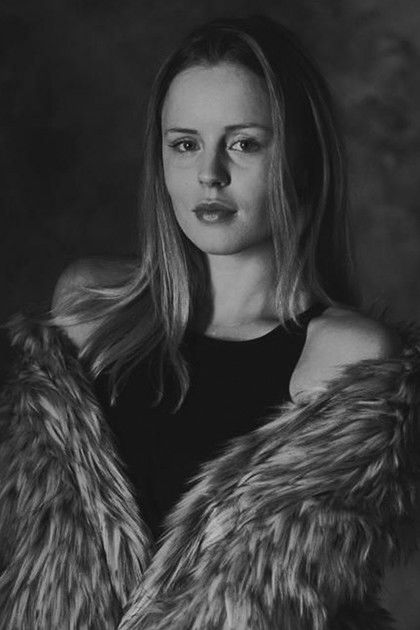 Rebecka Andersson as Julianne