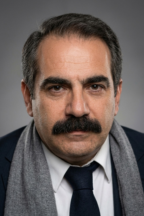 Erol Özkök as Avukat Rıfat