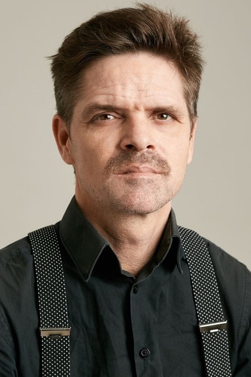 Alèx Moreu as Invasor