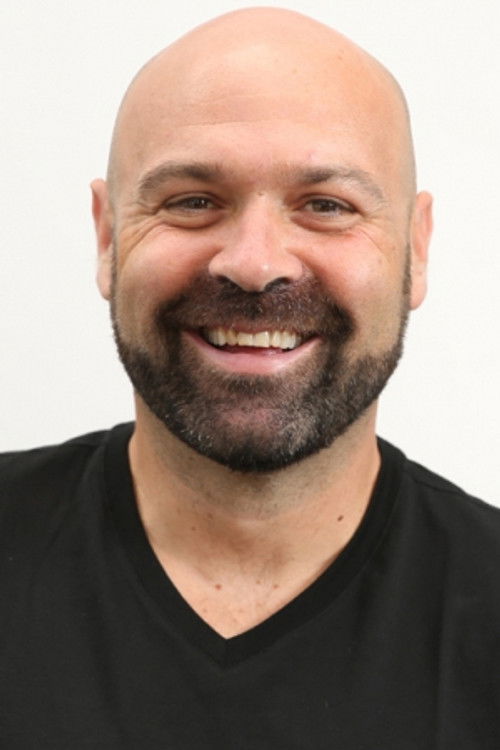 Ricardo Trogi as Gérant du restaurant