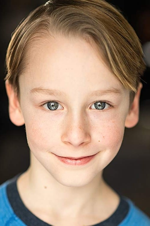Jaden Oehr as Oliver Larkin