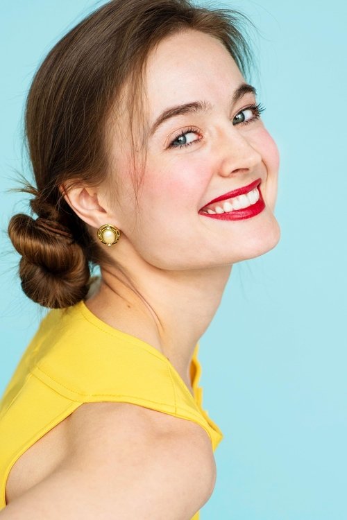 Shannon Loewen as Girl