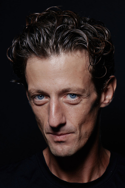 Dado Ćosić as Policajac Mate