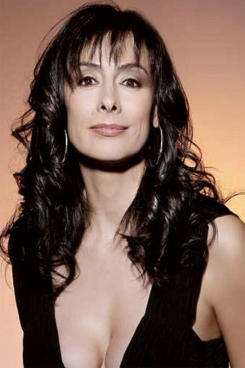 Patricia Ércole as Julia