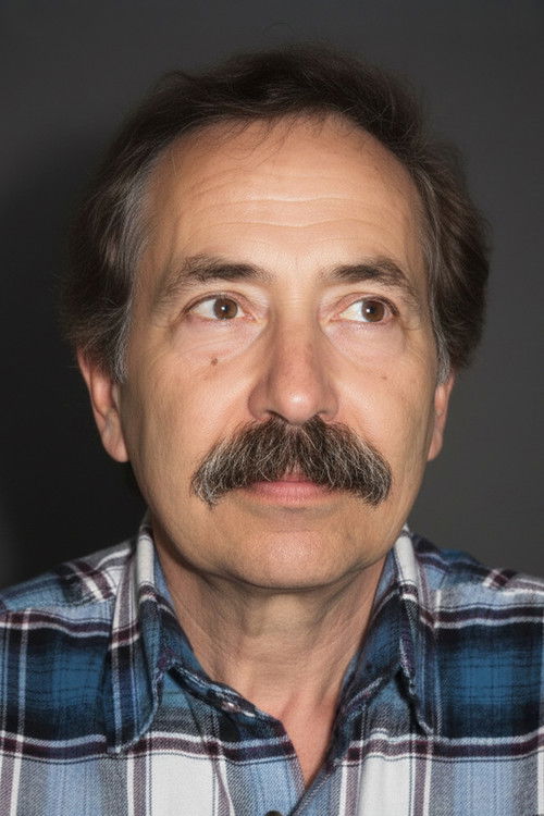 Zülfükar Öner as Gazeteci