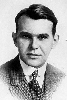 Joseph Franz as Hotel Clerk