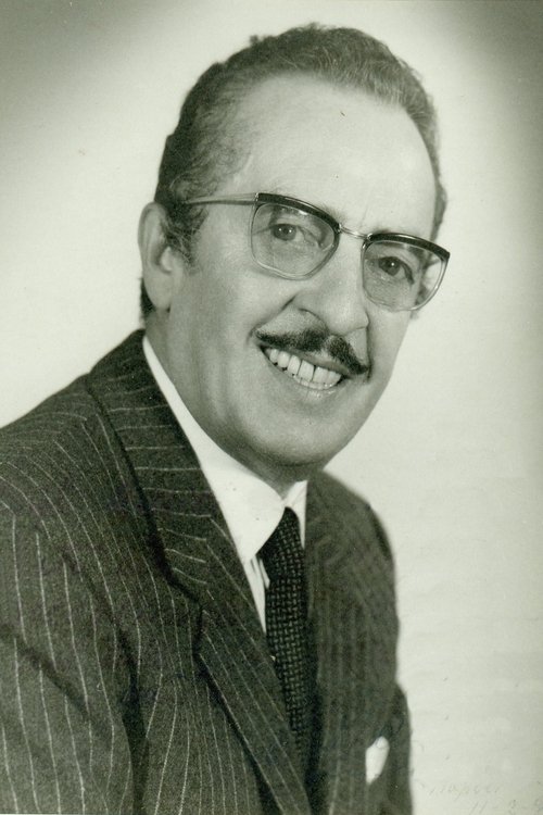 Nino Taranto as Sergente Quaglia