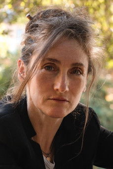 Dominique Jambert as Young Woman