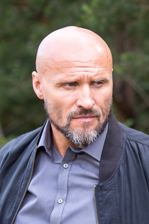 Martin 'Mako' Hindy as Joey