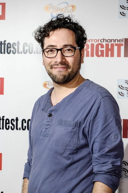 Patricio Valladares as Mr Valladares