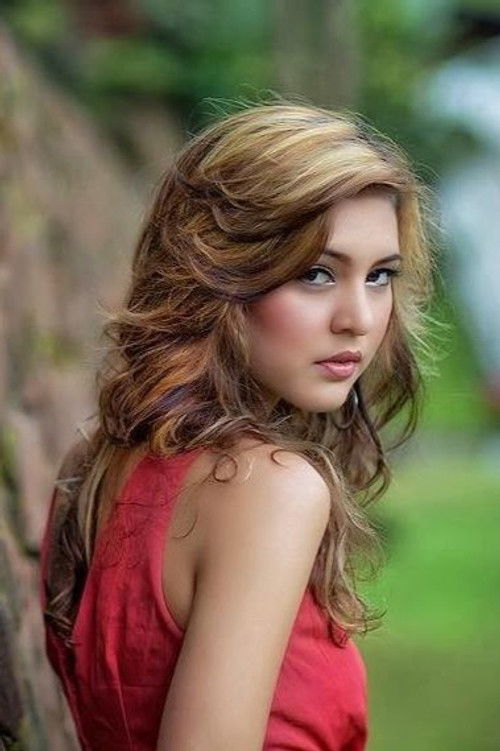 Caroline Elodie as Agnes