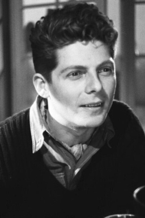 Yves Furet as Pierre Lagarde