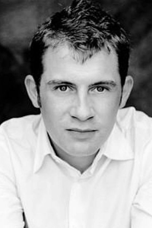 Aaron Hildebrand as Sascha