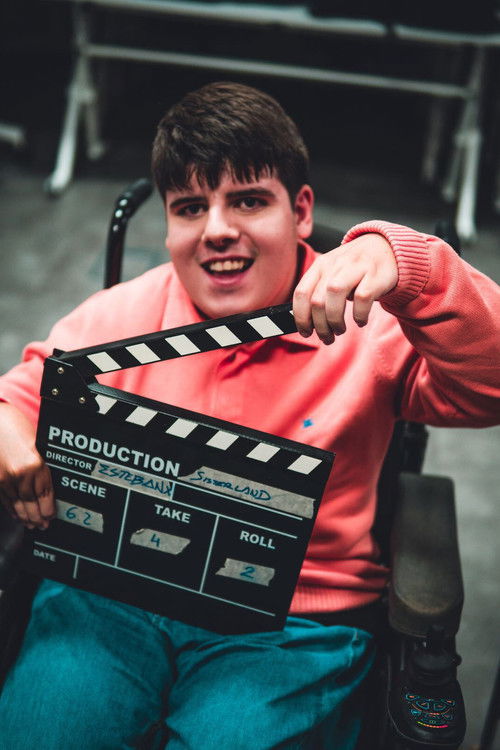 Guillermo Torres Morales as Enrique