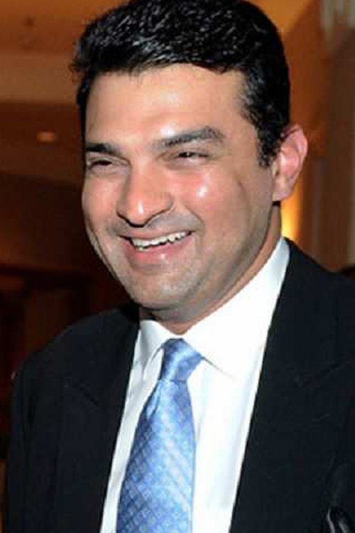 Siddharth Roy Kapur as Self