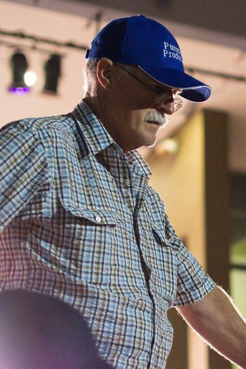 Malcolm Unicomb as Loud Heckler