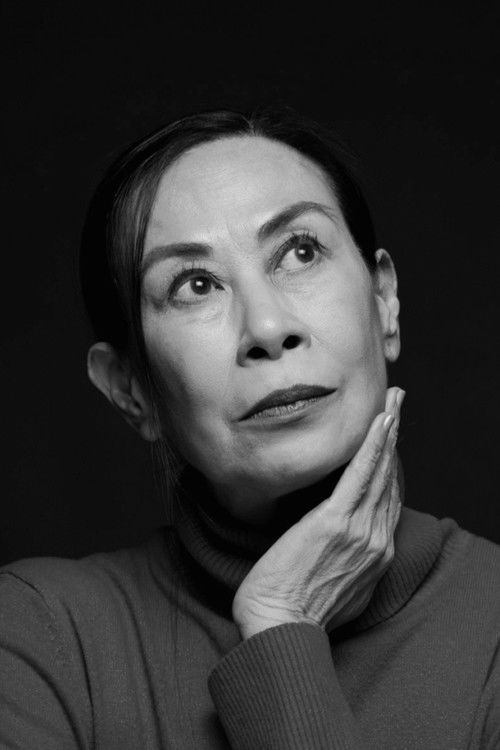 Susan Africa as Leonor