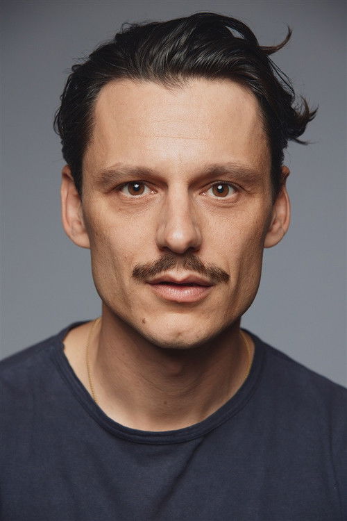 Julien Massetti as David Sicard