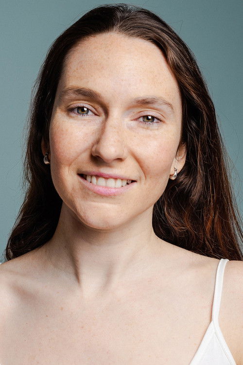 Adriana Galo as Recepcionista del museu