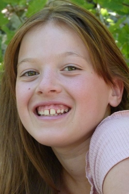 Manon Matringe as Aglaé, 7 years old